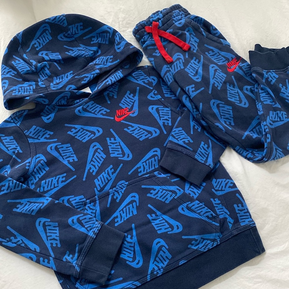 Nike Hoodie & Jogger Pants Set - Boys XS